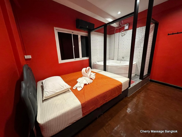 Cherry Massage Jacuzzi Room